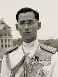King_Bhumibol_Adulyadej_portrait_photograph